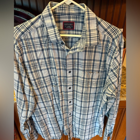UNTUCKit Men's button front shirt. Sharp Navy‎ and White Plaid with logo. Large - Picture 4 of 6
